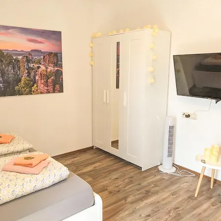 Apartment B6 - Urlaubsmagie - Inmitten Der Saechsischen Schweiz Mit Balkon Mit Ausblick Auf Sandsteine *