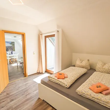 B6 - Urlaubsmagie - Inmitten Der Saechsischen Schweiz Mit Balkon Mit Ausblick Auf Sandsteine Apartment Sebnitz